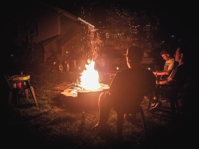 4 Tips to Enjoy Your Backyard at Night